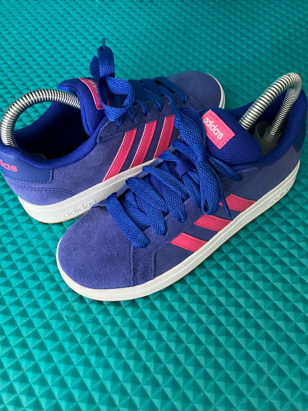 NEW -ADIDAS Big Kids' Grand Court 00s in Blue/ Pink Suede Fashion Sneakers | 3.5